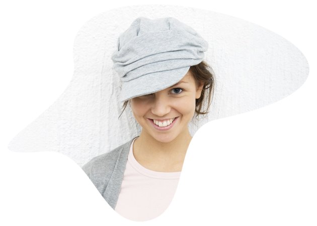 junge Frau mit Handy in der Hand